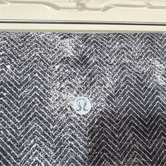 Lululemon Essential Rhythm Crop Full Luxtreme Legging White Black Mesh Size 10 - Picture 6 of 7